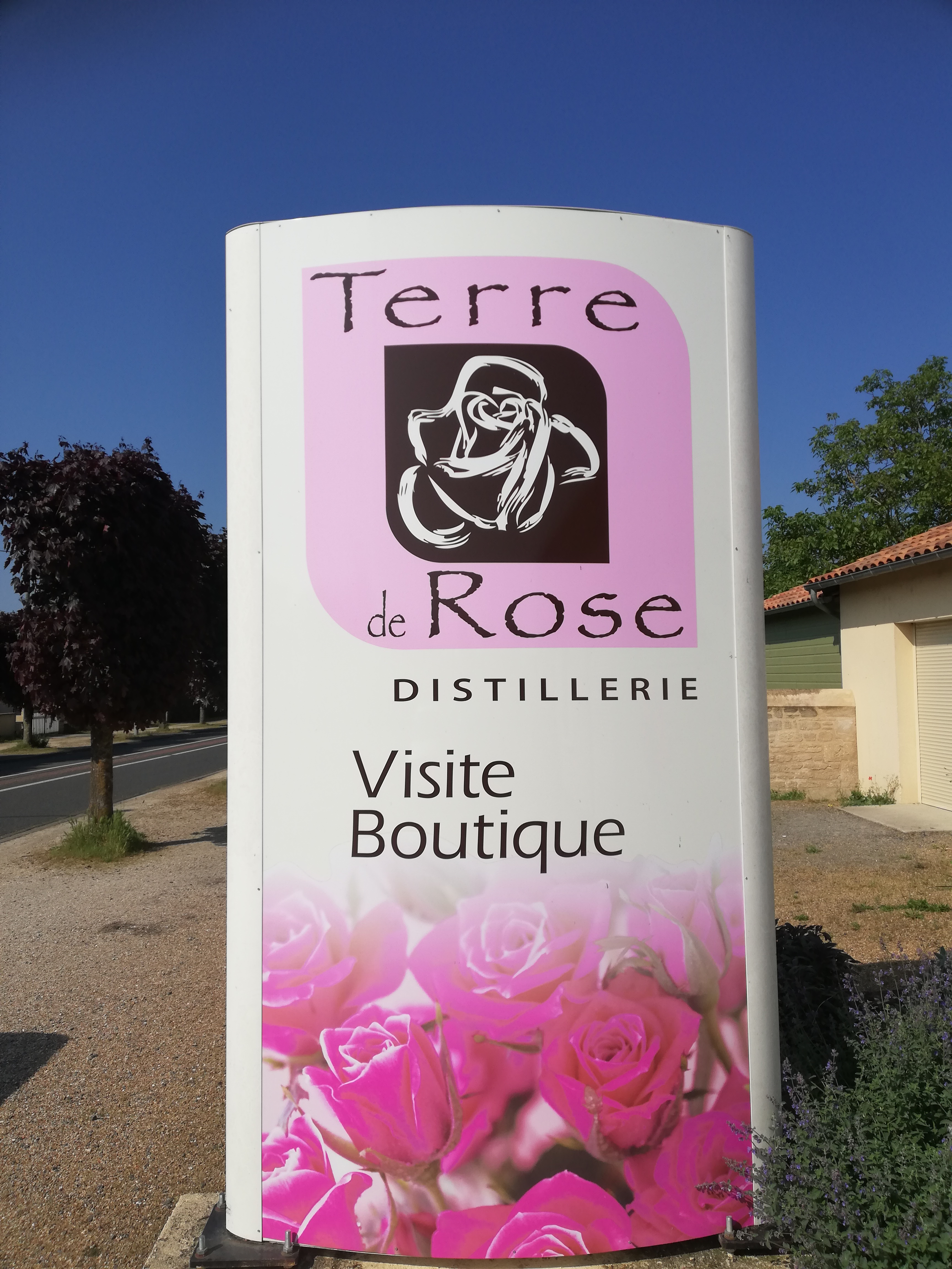 Entry to the Terre de Rose boutique