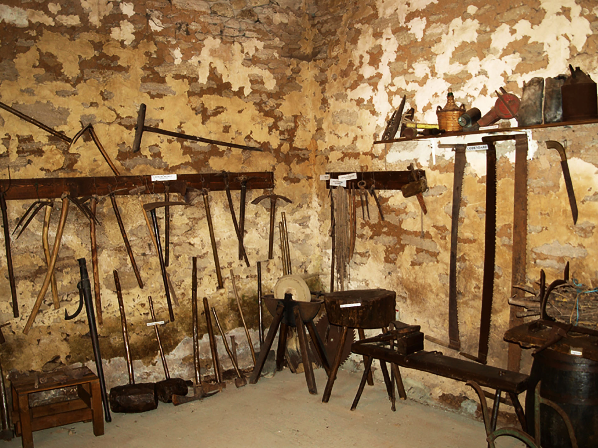 The old tools of Terre de Rose